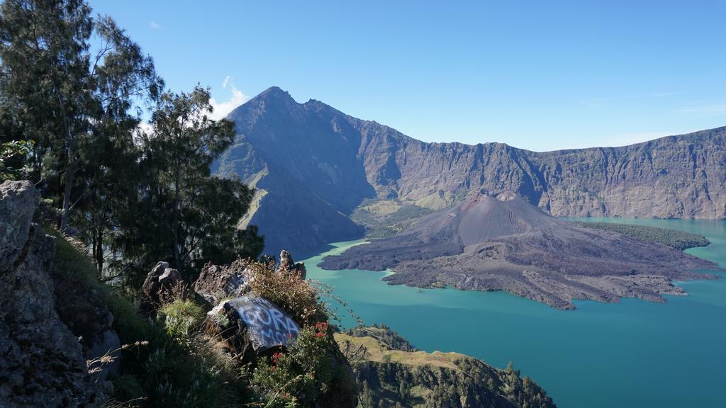 Rinjani Trails Hotel Senaru Exterior photo